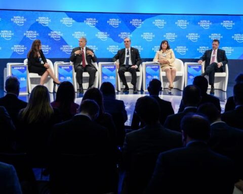 Colombia "lobbies" in Davos to attract more foreign investment