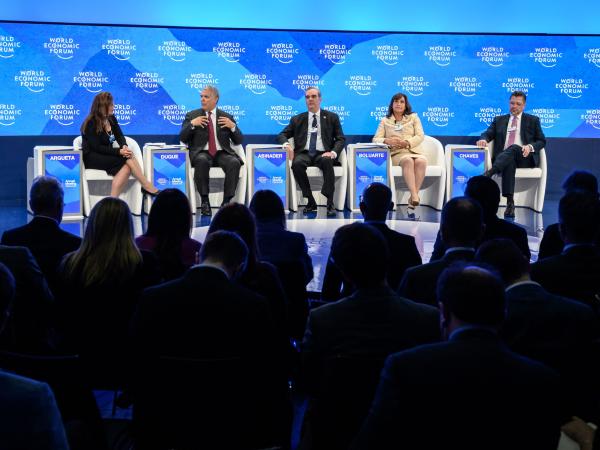 Colombia "lobbies" in Davos to attract more foreign investment