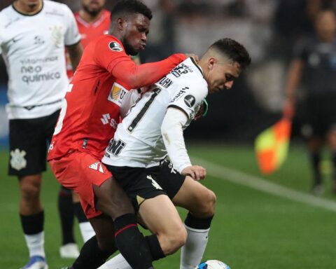 Corinthians draw in Itaquera to advance in Libertadores