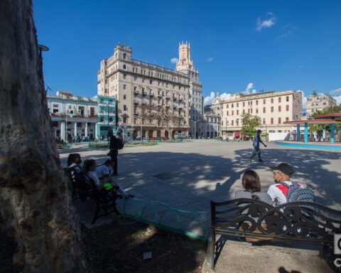 Plazoleta del parque del Curita, en La Habana. Foto: Otmaro Rodríguez.