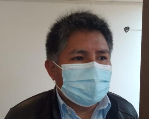 Counselor Teobaldo Quispe demands speed for the new hospital in Huancavelica