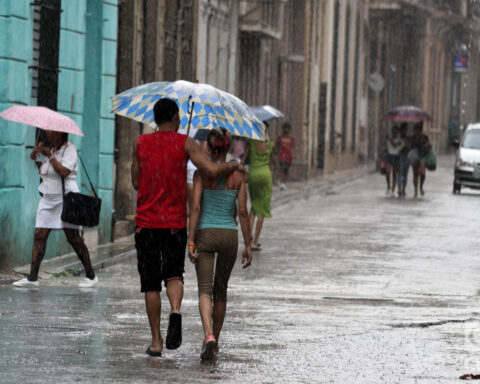 Lluvia en La Habana. Foto: Otmaro Rodríguez.