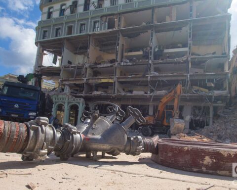 Vista del hotel Saratoga, en La Habana, tras la explosión ocurrida en el lugar el 6 de mayo de 2022, que dejó un saldo de más de 40 víctimas mortales y cerca de un centenar de lesionados. Foto: Otmaro Rodríguez.