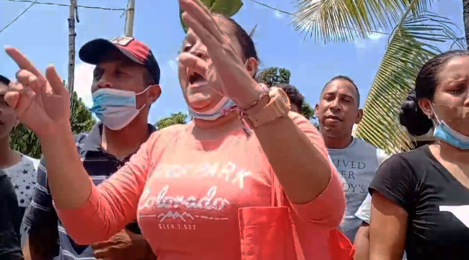 Cuban migrants join the blockade of a highway in southern Mexico to demand visas