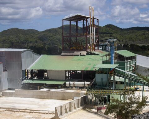 Vista general de la planta minera Coco Peredo, ubicada en la occidental provincia cubana de Mayabeque. Foto: Yander Zamora / EFE.