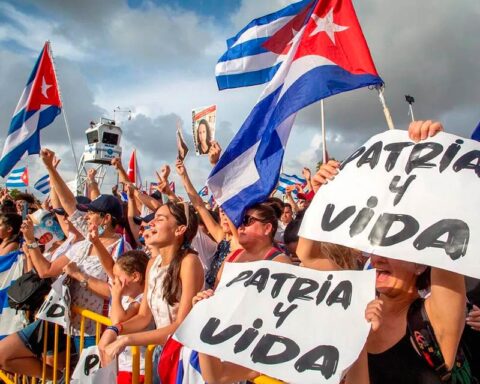 Cuba's Supreme Court reduces sentences to 15 11J protesters
