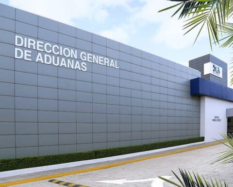 Aduanas crece un 32 % en primer cuatrimestre de 2022