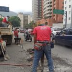 Realizan trabajos de recolección de escombros y vaciado concreto en comunidades de Caracas