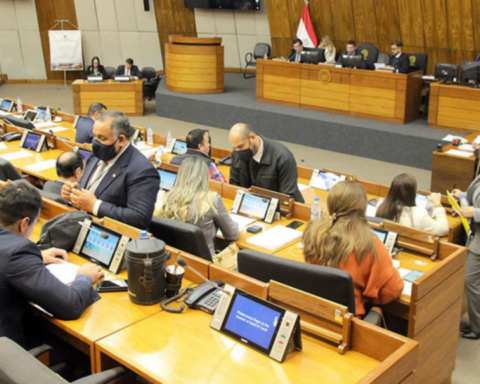 Deputies maintains vouchers to communes and governorates