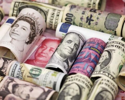 Dollar, euro, ruble and yuan: the other war is waged in currencies