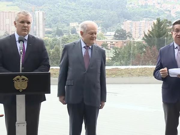 Duque toured the Cancer Treatment and Research Center