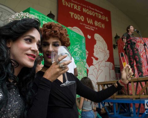 Teatro El Público en la apertura artística del corredor cultural de la Calle Línea, el sábado 27 de abril de 2019 durante la XIII Bienal de La Habana. Foto: Otmaro Rodríguez.