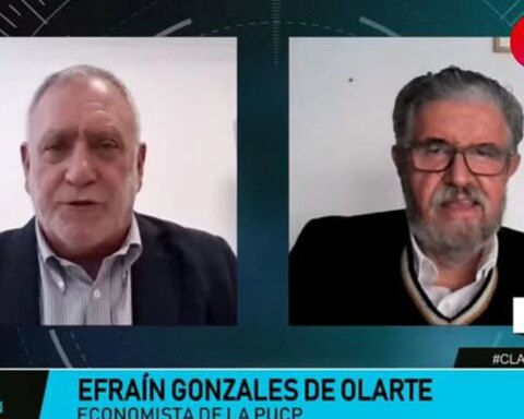 Efraín Gonzales de Olarte: “At some point we are going to have a dictatorship”