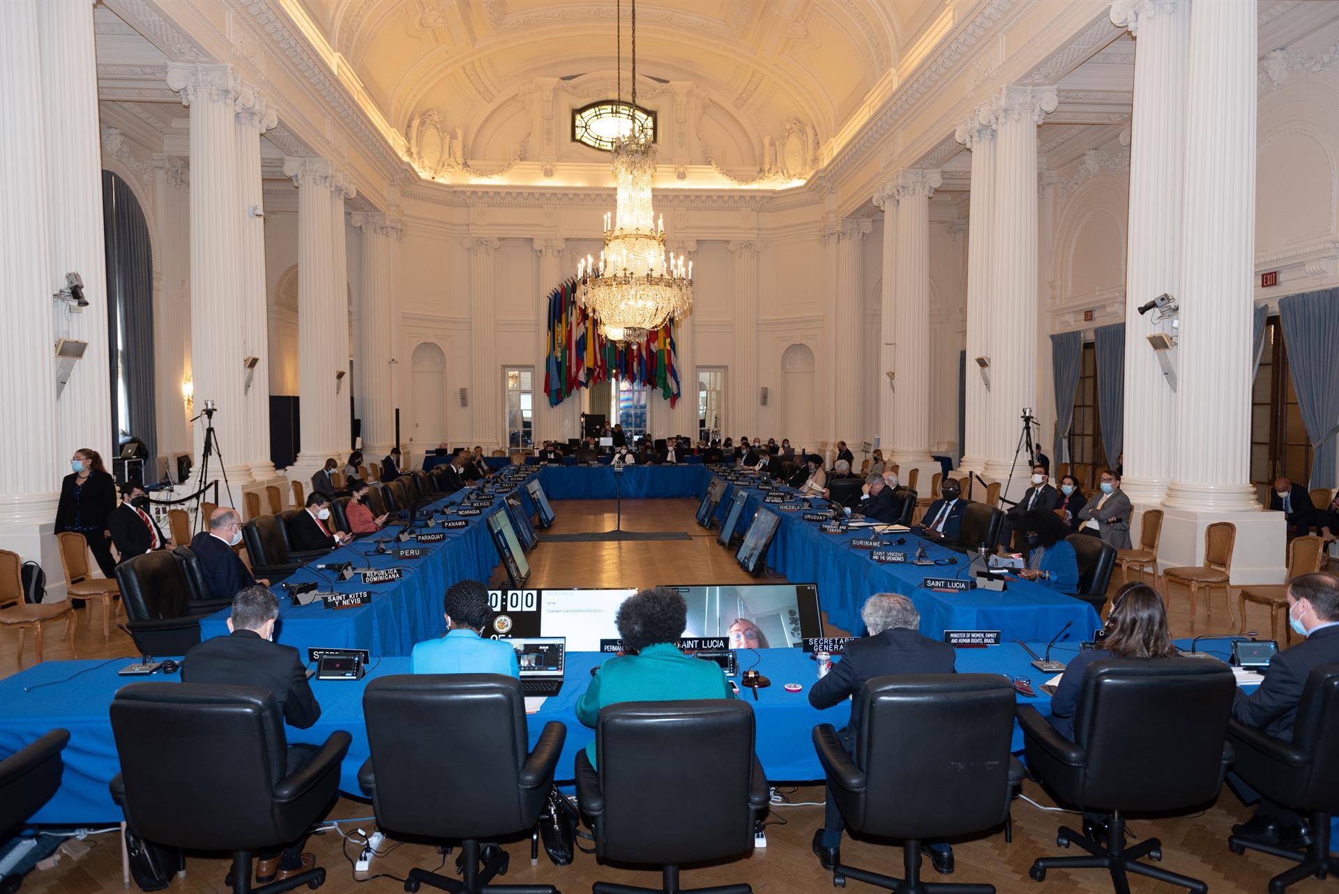El Salvador and Honduras abstain, while Mexico and Argentina condemn the assault on the OAS