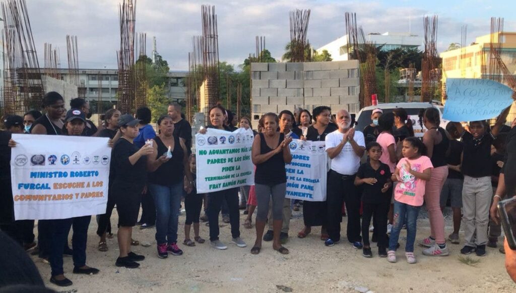 Escuela de Los Jardines, liceo de Los Ríos siguen solo como un deseo