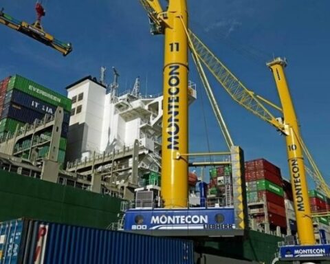 Executive Power improved proposal and white smoke is glimpsed in the port conflict