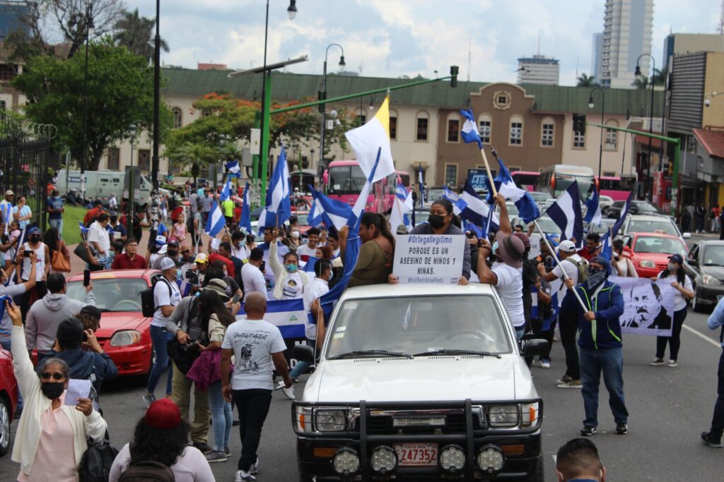 Marcha del día de las Madres en Costa Rica