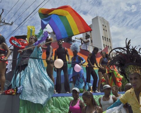 Actividades festivas durante una jornada contra la homofobia y la transfobia en La Habana. Foto: Otmaro Rodríguez / OnCuba.