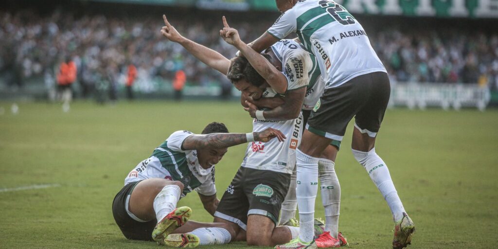 Flu takes the lead, but Coritiba turns Couto Pereira and scores 3-2