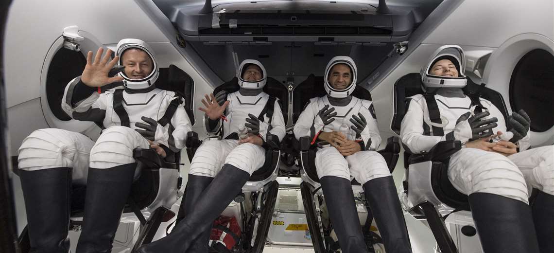 Four astronauts return to Earth in a SpaceX space capsule