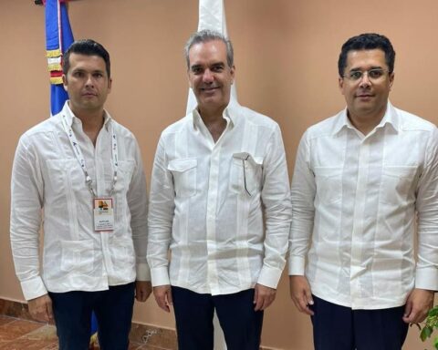 Francisco López se reúne Luis Abinader y  David Collado por colaboración