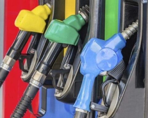 ¡Congelados! Gobierno mantiene sin variación precio de los combustibles