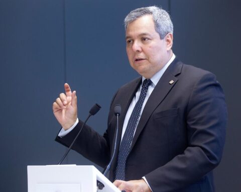 Future of Dante Mossi at the head of CABEI depends on Honduras