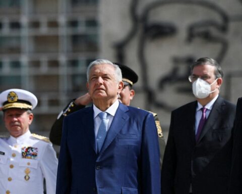 #GuestColumn |  López Obrador and the generals in Cuba