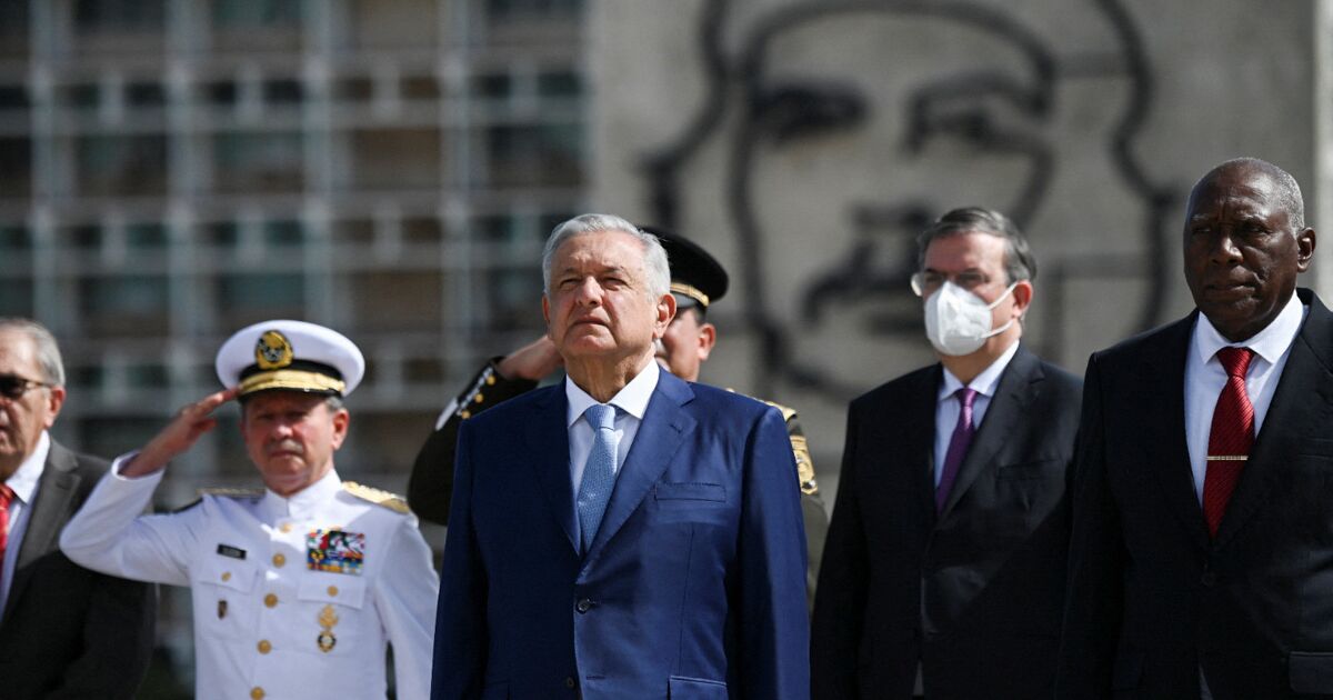 #GuestColumn |  López Obrador and the generals in Cuba