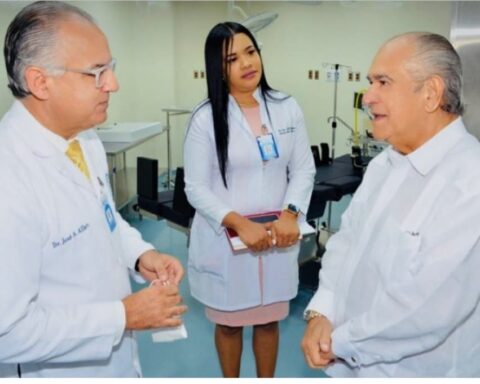 Superintendente Salud visita Hospital Vinicio Calventi