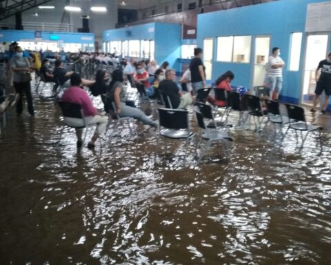 Heavy rains have left some 25 houses flooded in eight neighborhoods of Managua