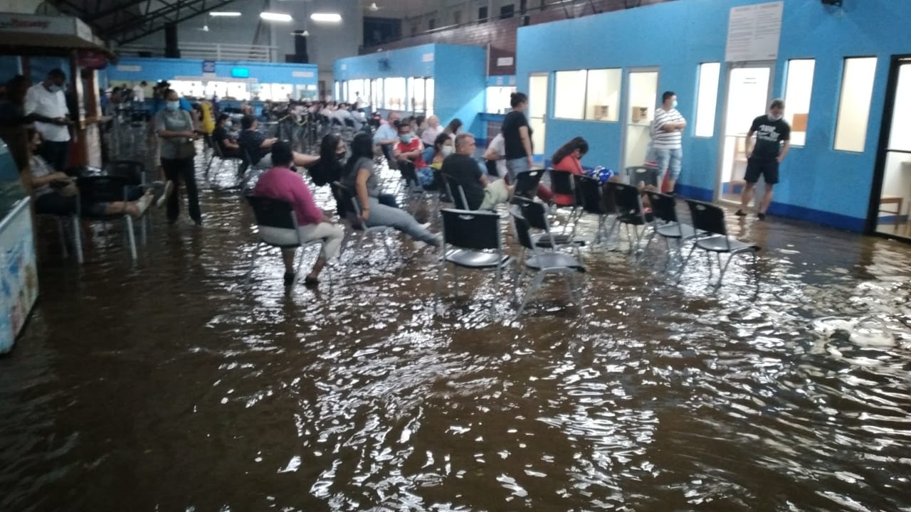 Heavy rains have left some 25 houses flooded in eight neighborhoods of Managua