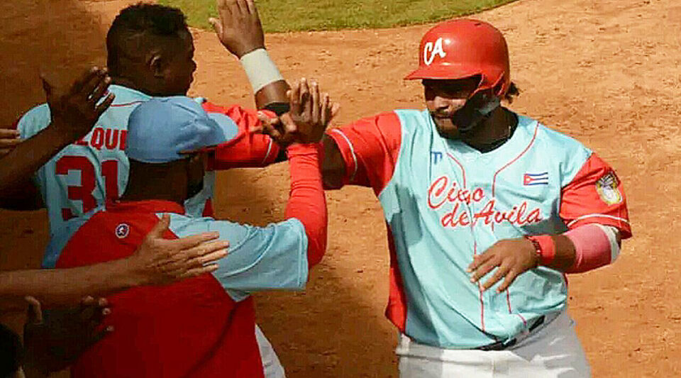 He's gone, he's gone... Another Cuban baseball player who escapes