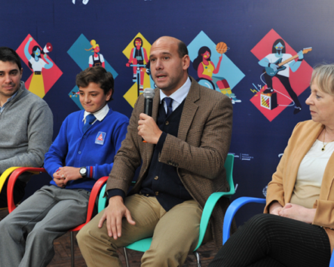 High school students are called to present technological projects with drones