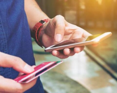 How to receive alerts to detect fraud and impersonation in credits