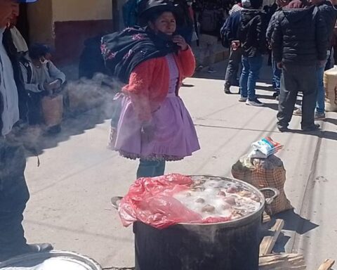 Huanaspampa protests and demands that Governor Maciste Díaz fulfill his promise