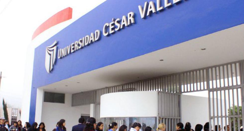 "I feel like I'm cheating the students," says a UCV teacher who teaches courses that are not his specialty