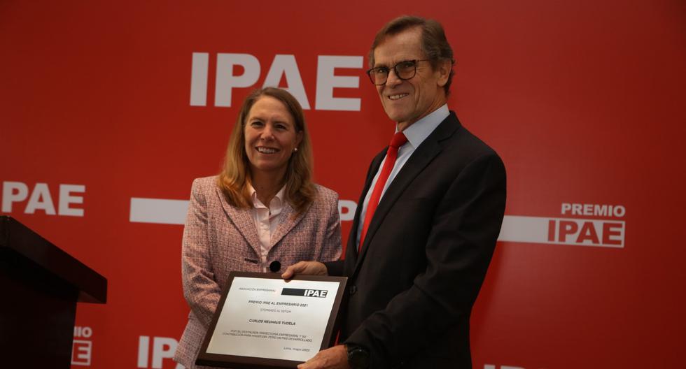 IPAE recognized Carlos Neuhaus as “entrepreneur of the year”