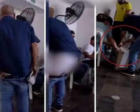 In Santa Marta: he wiped his butt with the card and that's how he left it, it's up to the jurors to remove it by hand without knowing what it is