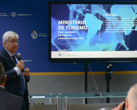 In the first quarter of the year, 392,000 people visited the country and contributed 383 million dollars