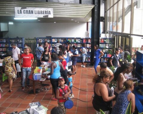 La Feria del Libro en Santiago. Foto: Radio Rebelde.