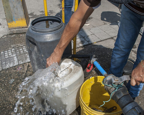 Inhabitants of Porlamar live an ordeal with public services