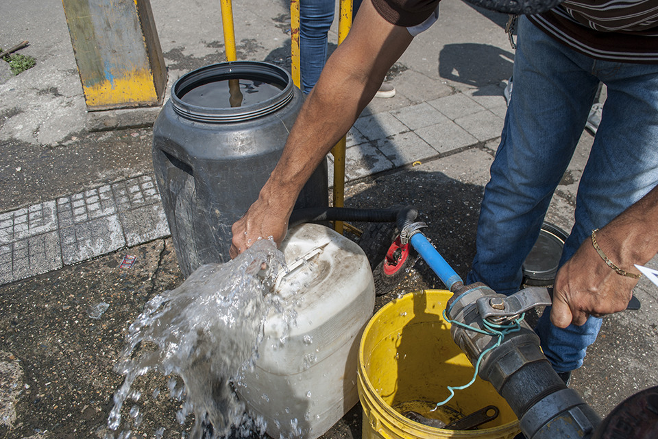 Inhabitants of Porlamar live an ordeal with public services