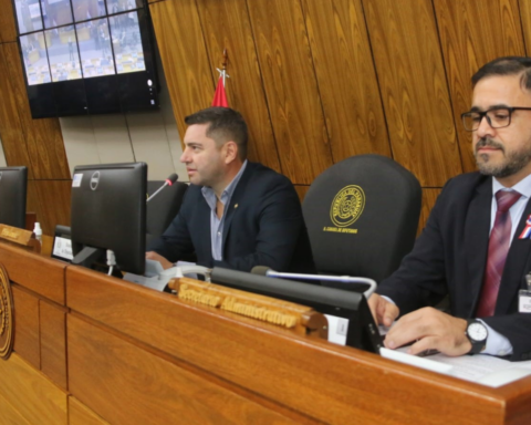 Irresponsible deputies do not attend sessions