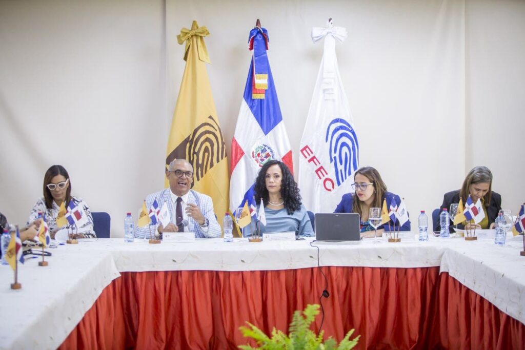 JCE concluye cumbre de mujeres; reafirma compromiso con la democracia