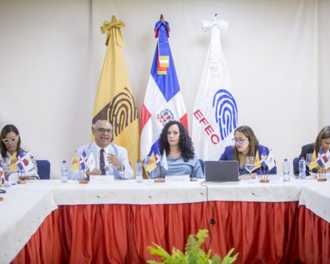 JCE concluye cumbre de mujeres; reafirma compromiso con la democracia