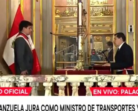 Juan Barranzuela is sworn in as Minister of Transport and Communications to replace Nicolás Bustamante