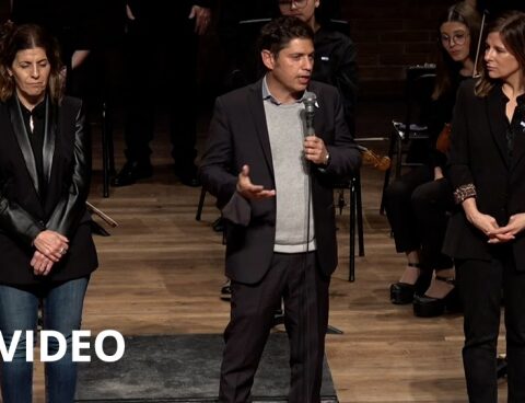 Kicillof led the celebrations in tribute to May 25 at the Teatro Argentino