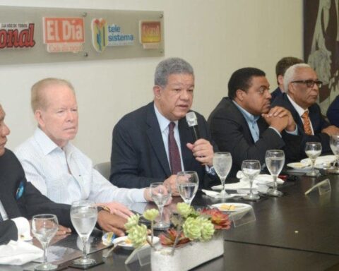 Lunch of the Corripio Communications Group.  People's Force.  Leonel Fernández, Pepín Corripio, Daniel Toribio, Dionis Sanchez, Ruben Maldonado, Modesto Reyes Valentin, Mery Valerio, Jose Rafael Vargas, Jose Monegro.  Jorge gonzalez