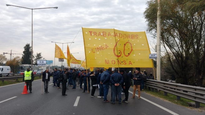 Line 60 workers protest in rejection of the dismissal of a delegate